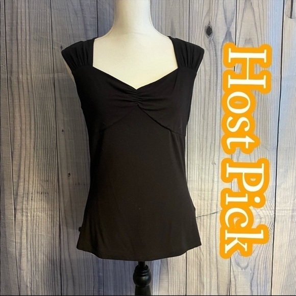 ✅HOST Pick✅ Apt. 9 Stretch Top, Medium - Picture 1 of 9